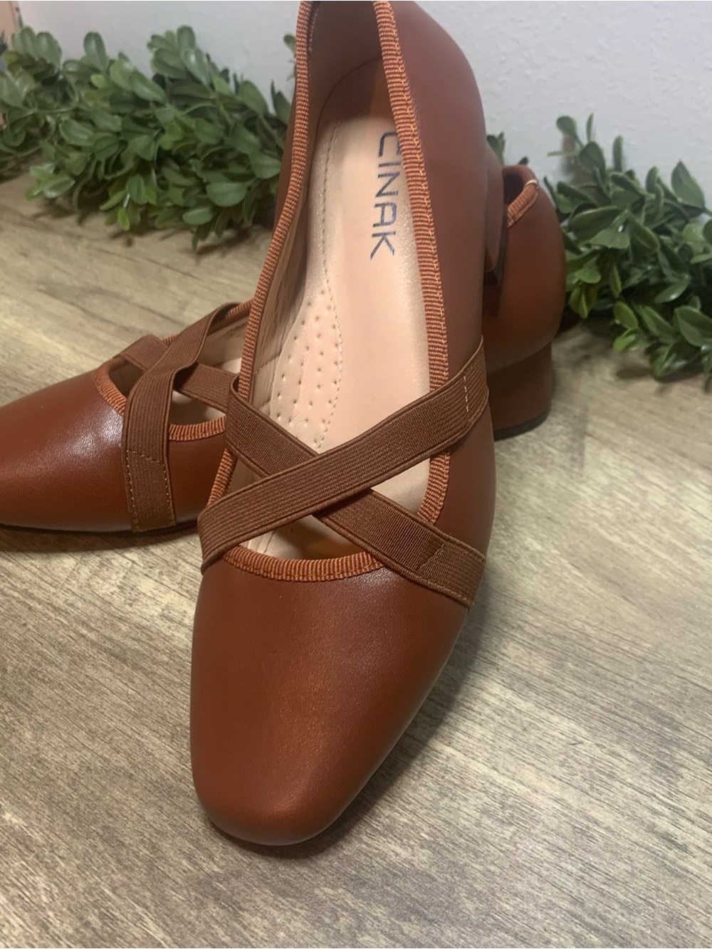 Cinak Women's Cognac Cross-Strap Low Block Heel Flats Size 6.5